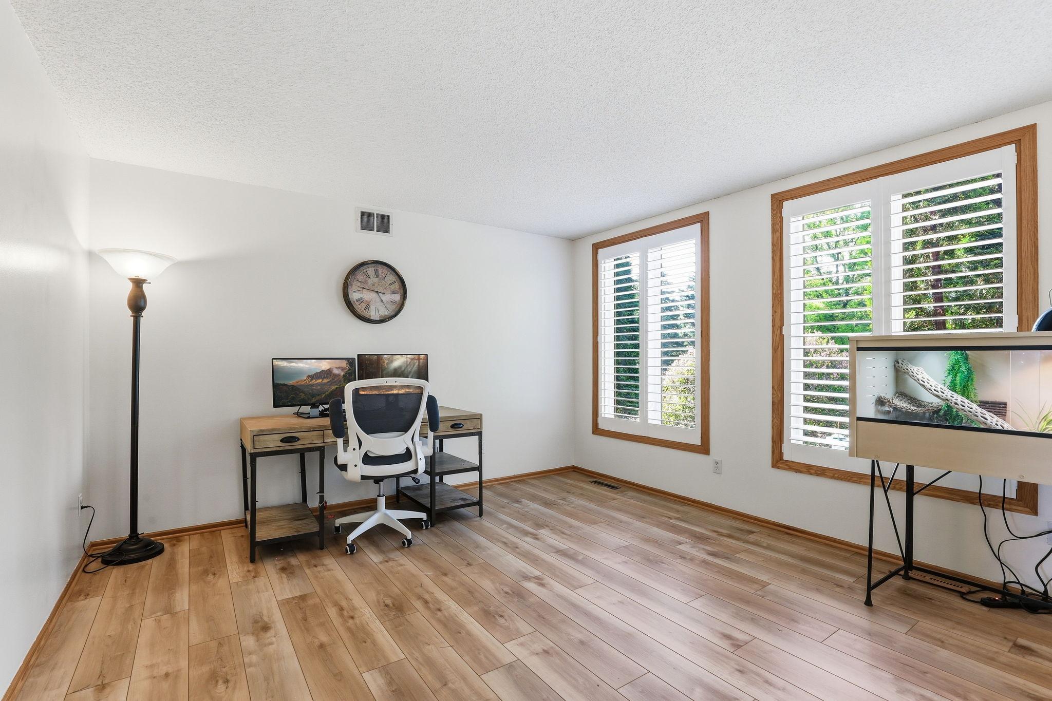 9-web-or-mls-2361-Stone-Creek-Dr-08.jpg