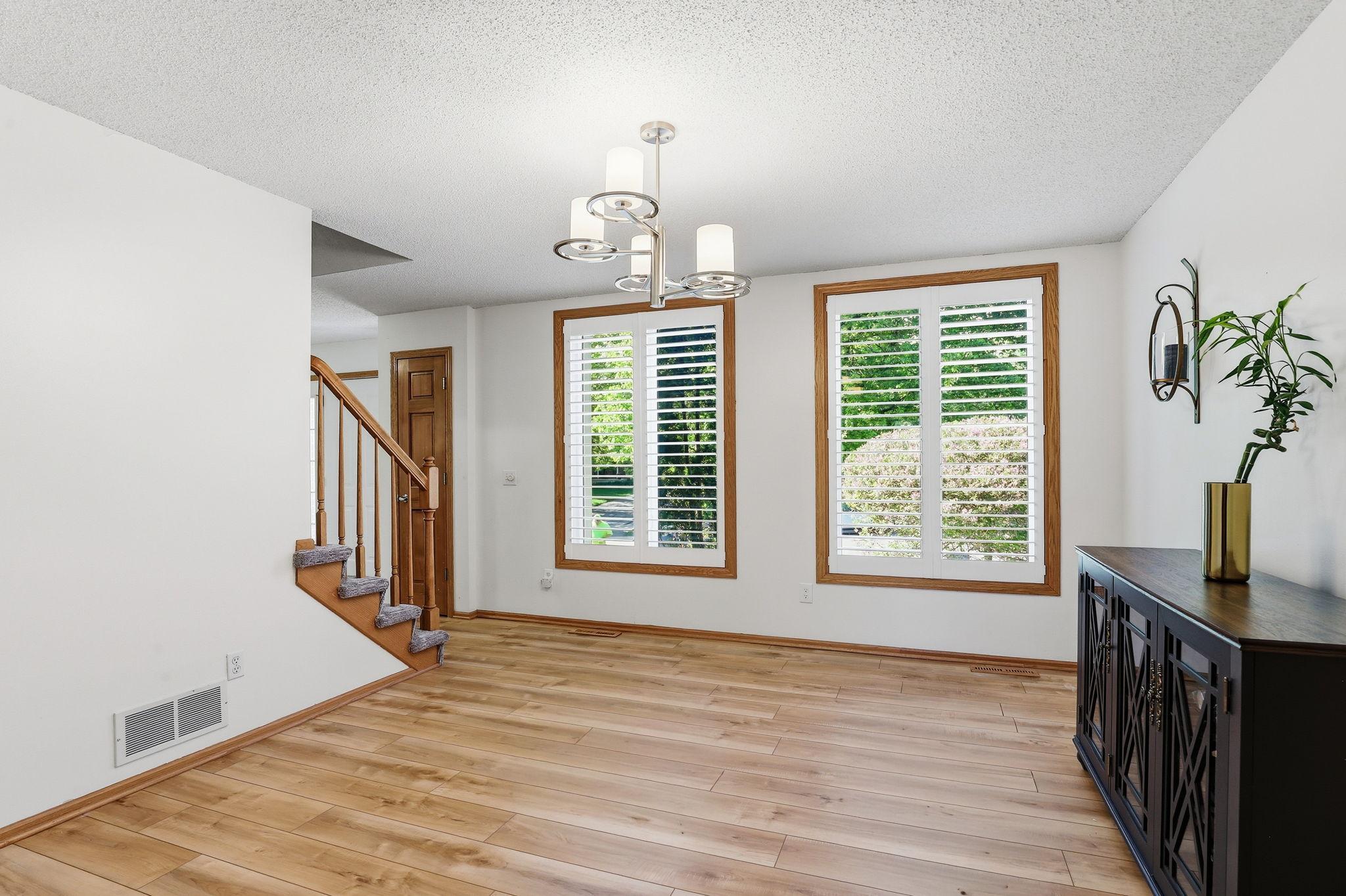 7-web-or-mls-2361-Stone-Creek-Dr-07.jpg