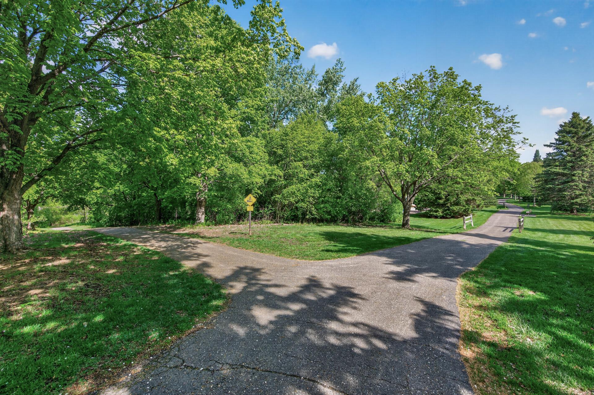 Schmidt Lake Park walking path