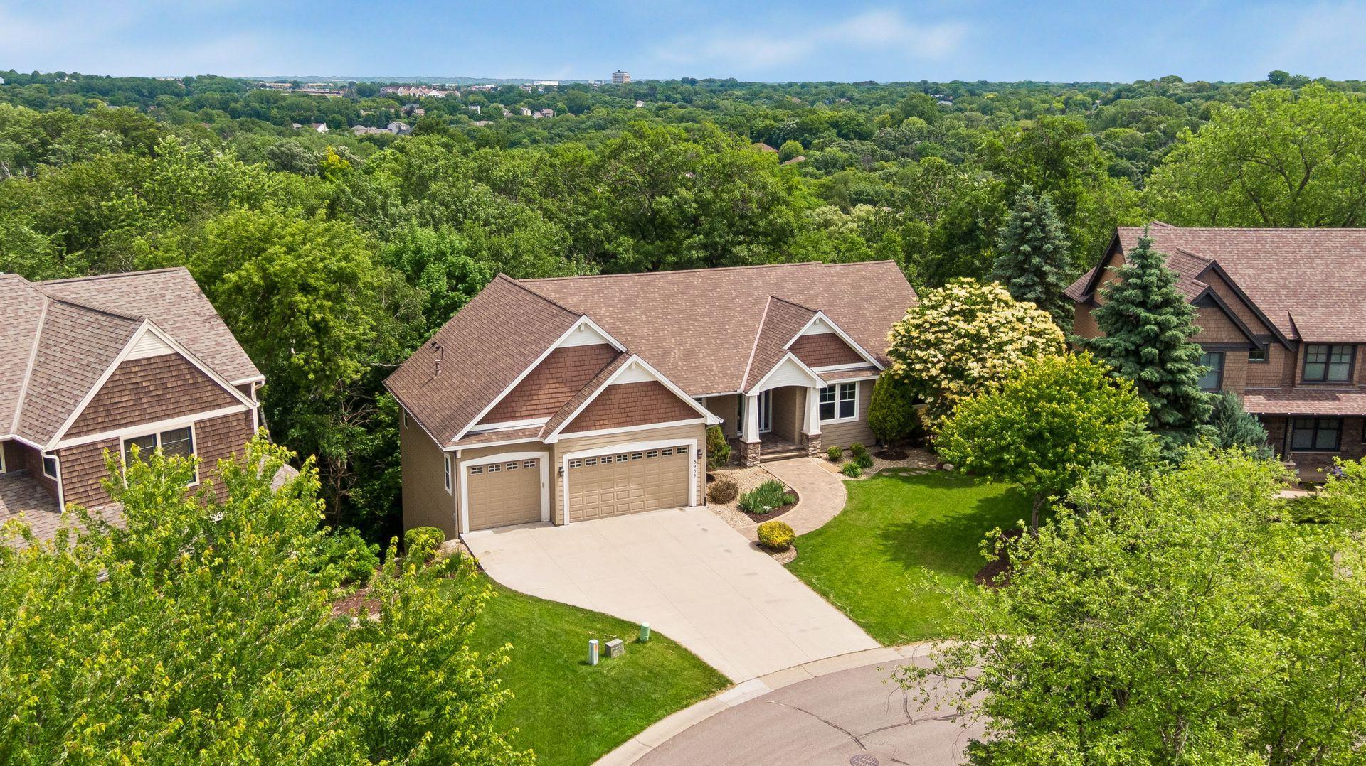 Terrific Eagan location with Blackhawk Park just down the road. Heated garage, sprinkler system and attractive landscaping.