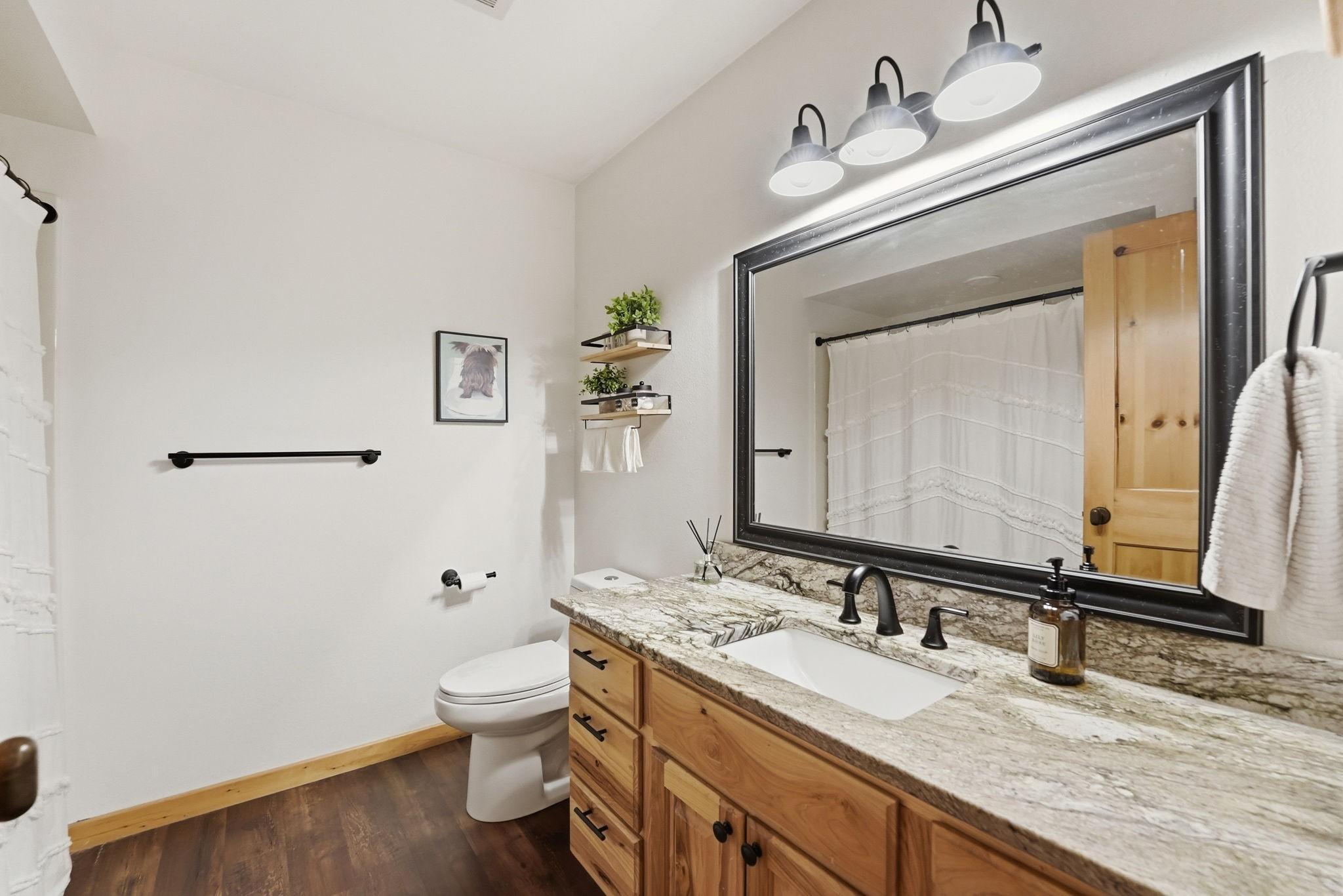 Main level full bath