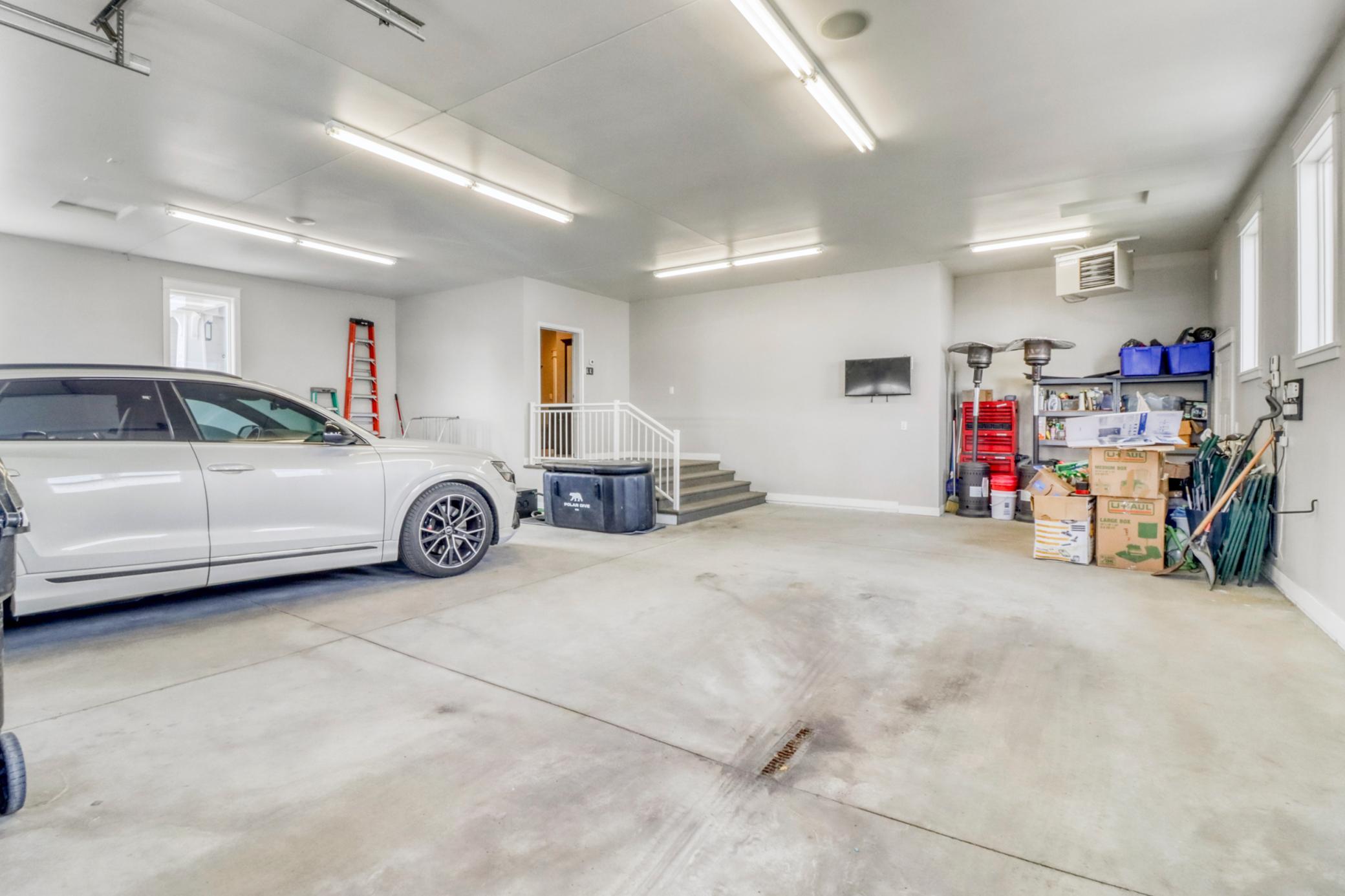 Garage1_1.JPG