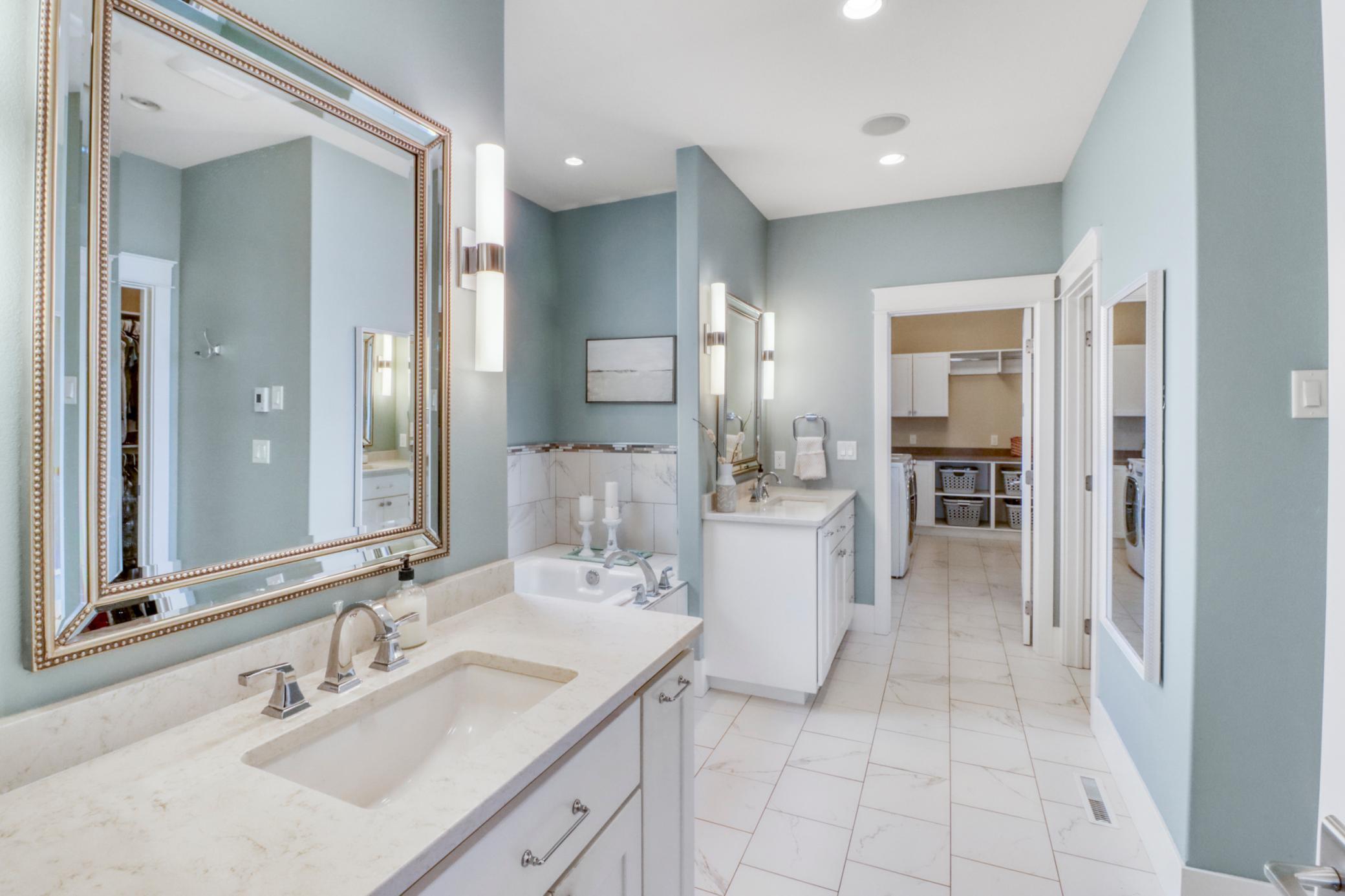 Primary Bathroom1_2.JPG