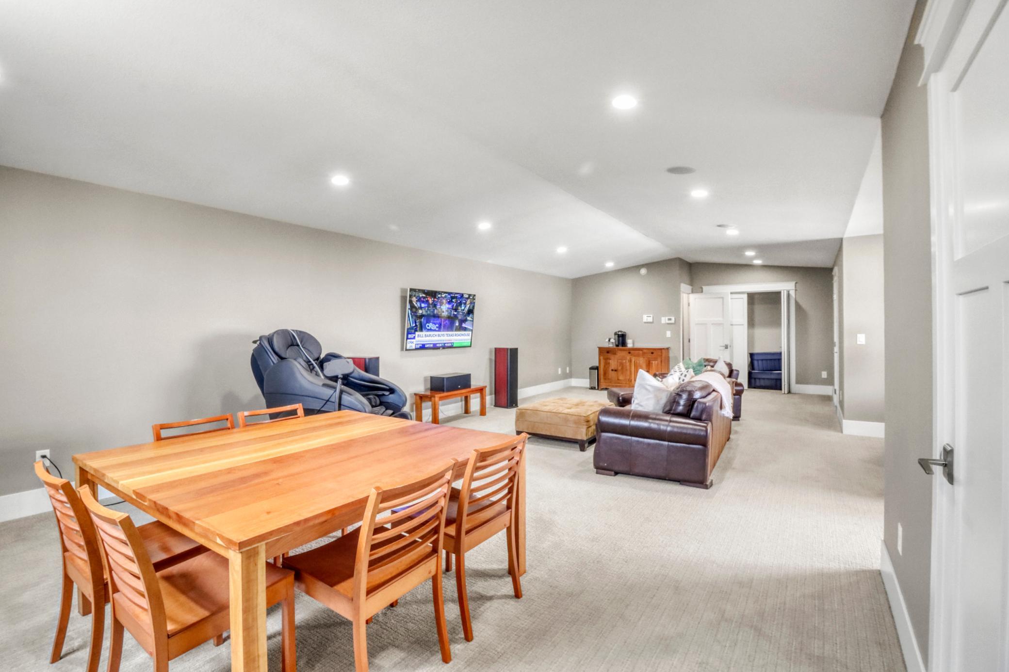 Upstairs Office1_3.JPG