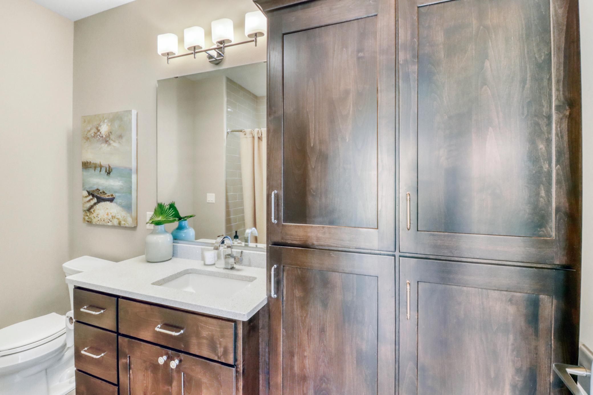 Bathroom1_2.JPG