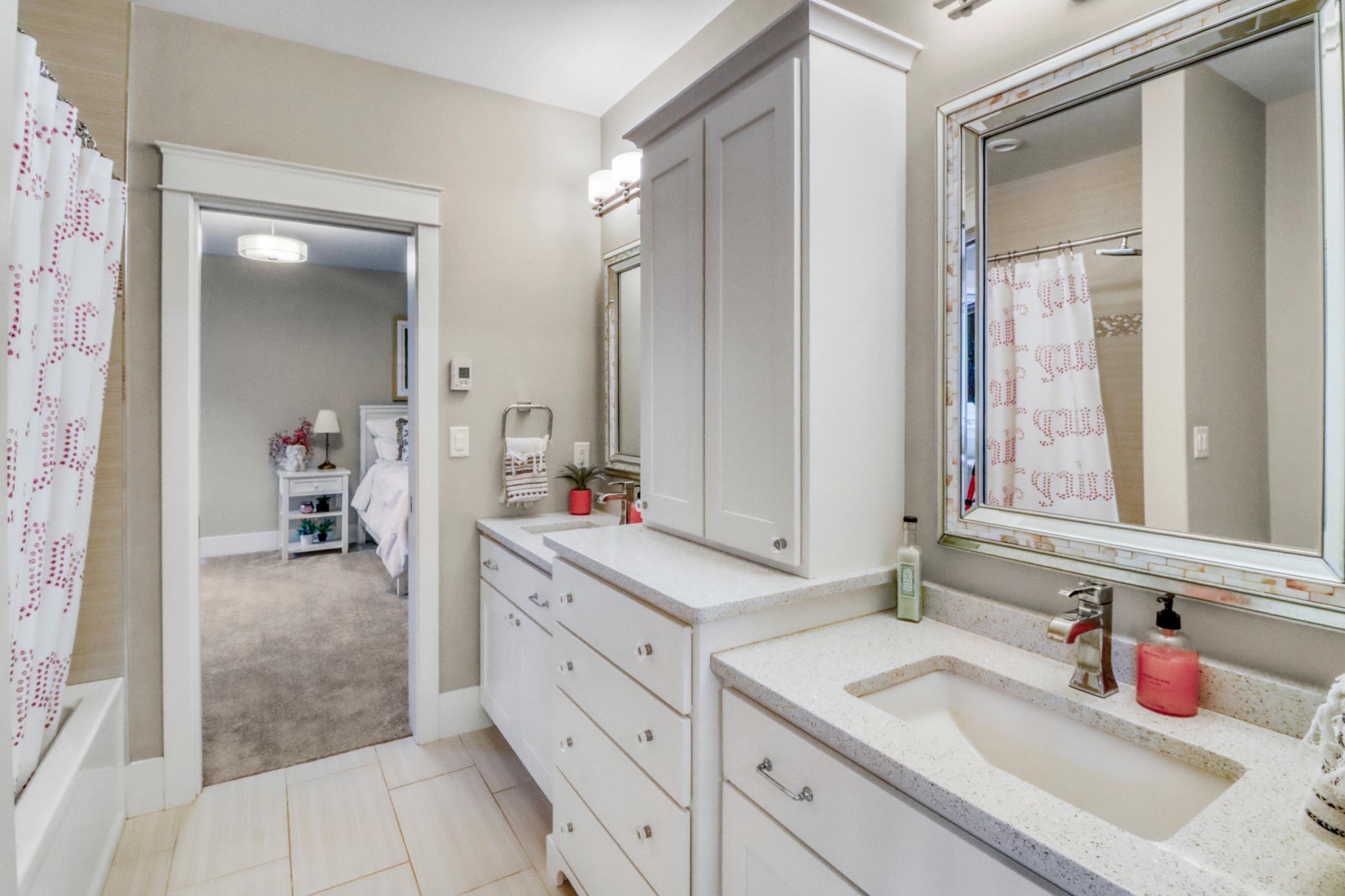 Basement Bathroom1_1.JPG