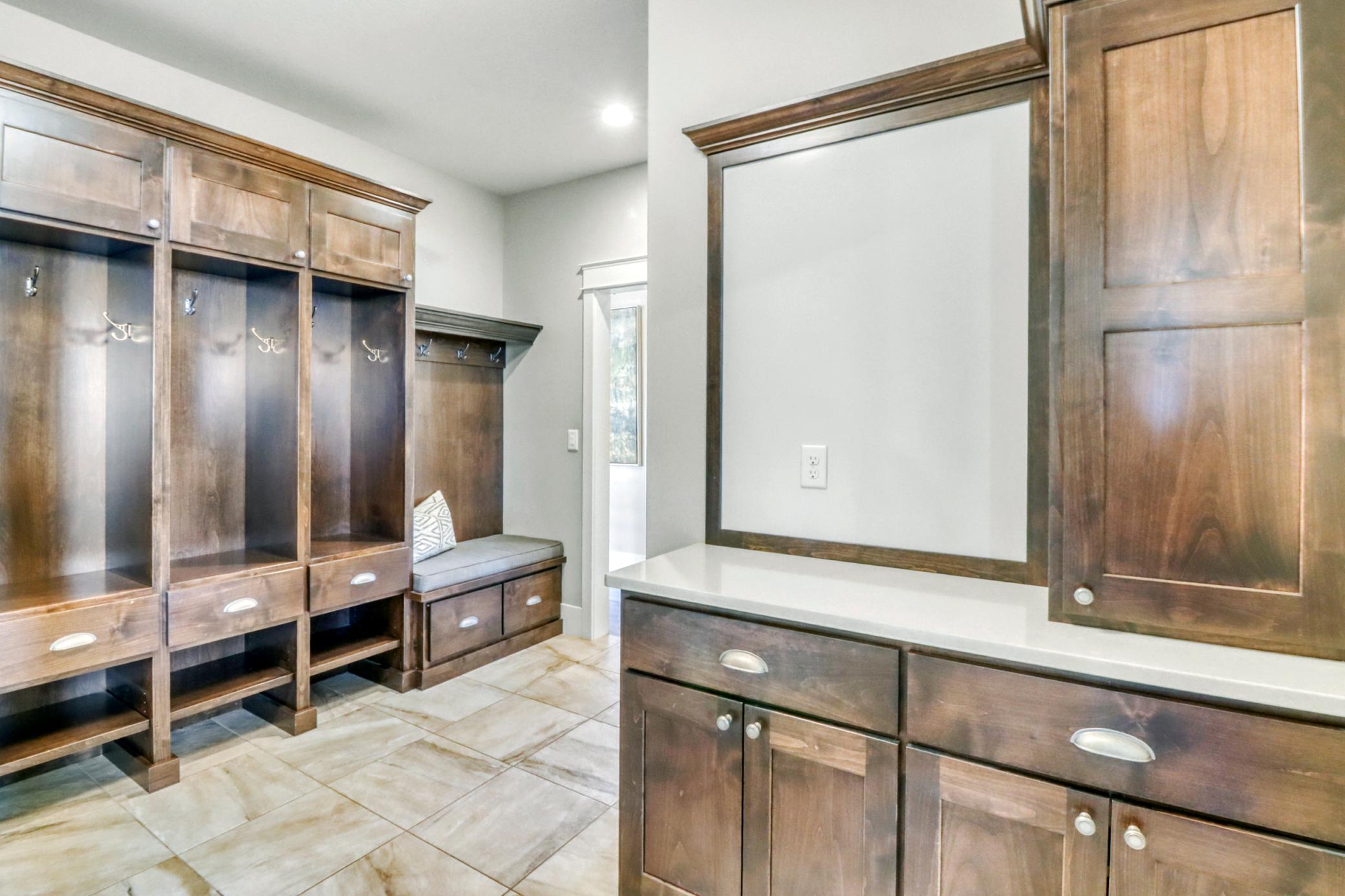 Mudroom1_0.JPG