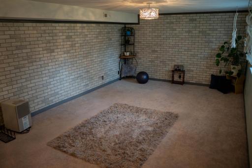 2101 Laramie Trail, Minneapolis, MN 55444