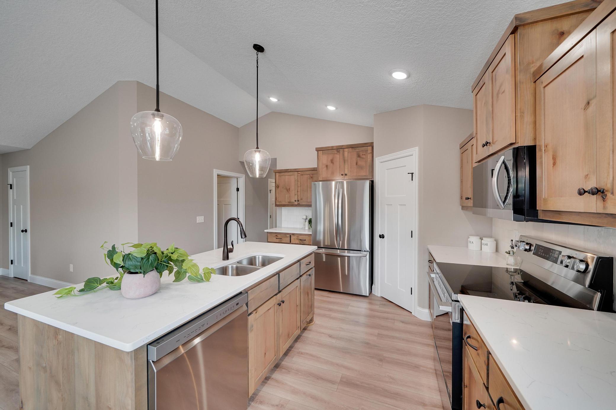 Great walk-in pantry & stainless steel appliances.