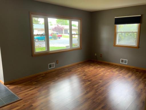 954 Miller Street S, Shakopee, MN 55379