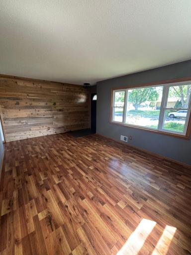 954 Miller Street S, Shakopee, MN 55379