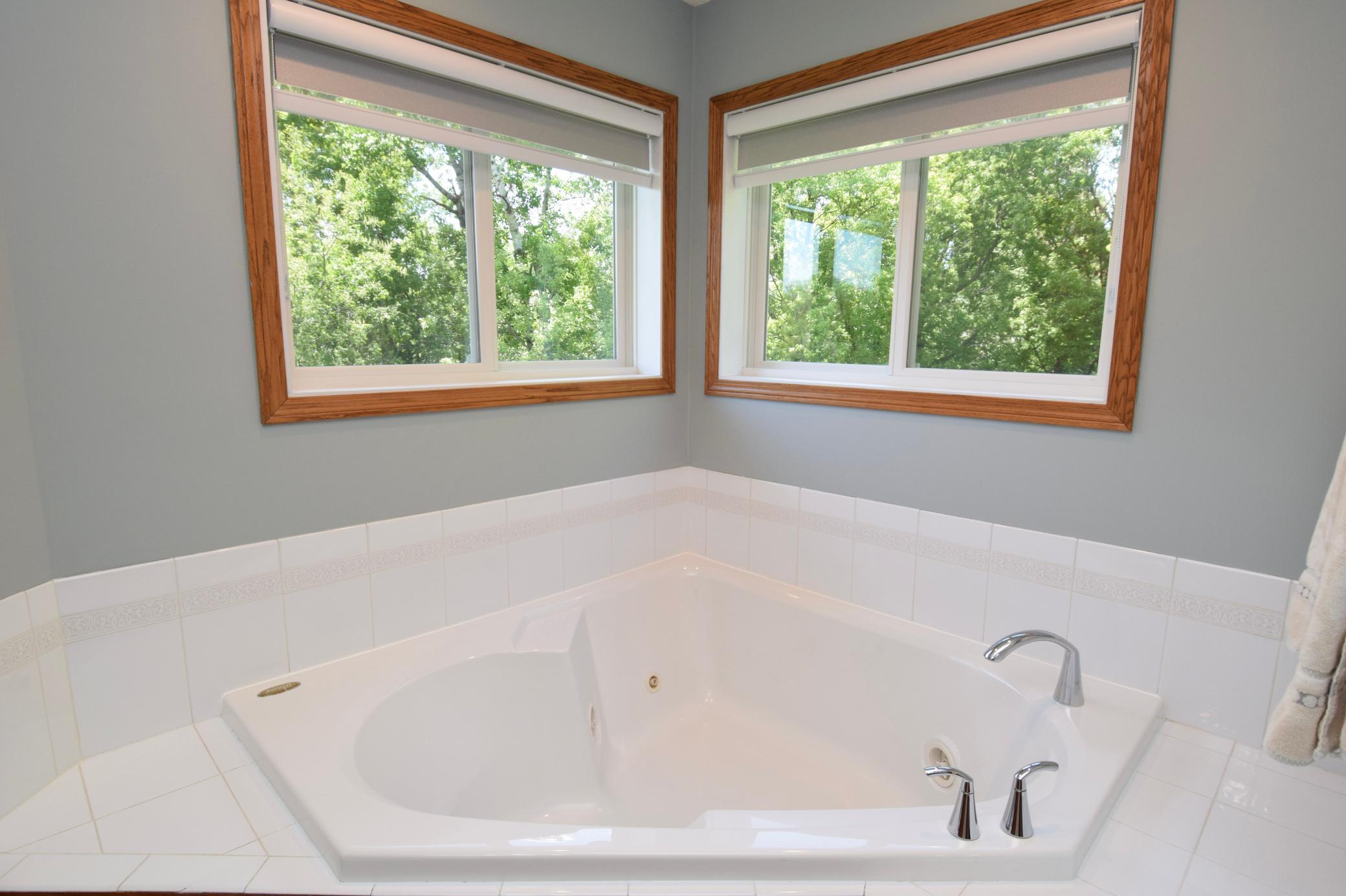 Enjoy All the Time You Can Spend in Your Deep Jetted Tub! How Relaxing and Therapeutic to Be Surrounded By Tree Tops and Warm Water!!!