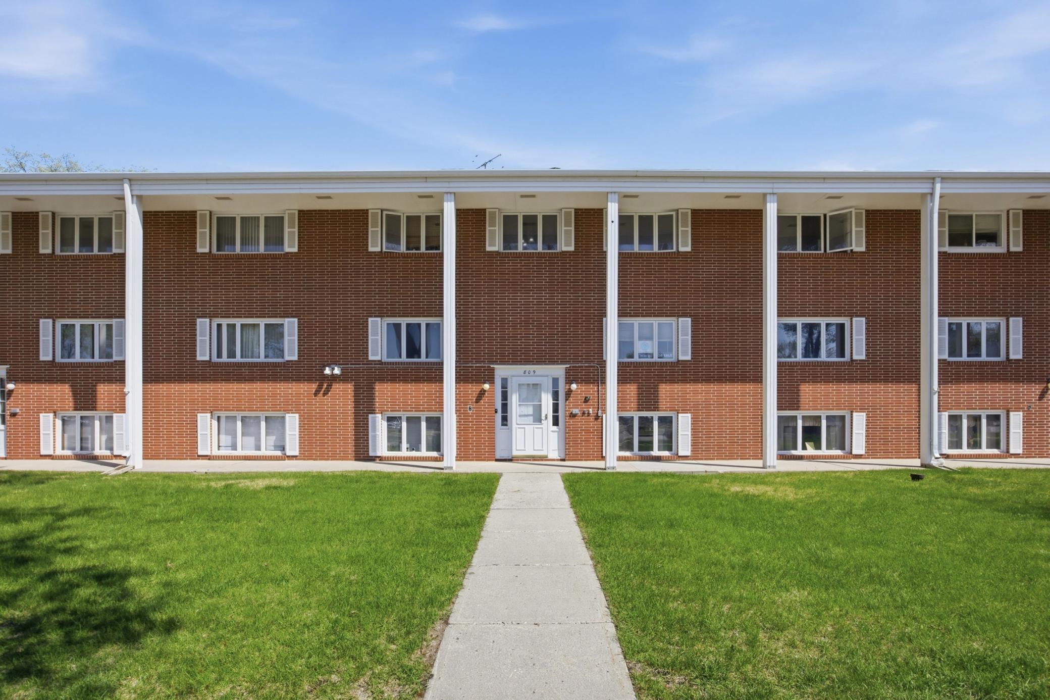 809 6th Ave N C14