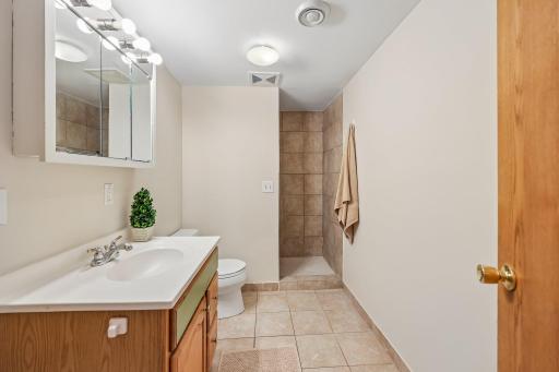 35-web-or-mls-Oliver Ave-S2708-035.jpg