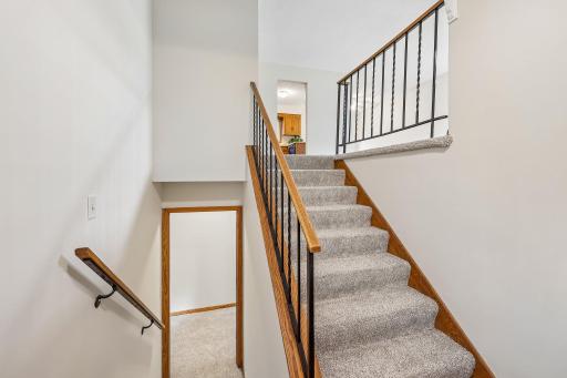 6-web-or-mls-Oliver Ave-S2708-006.jpg