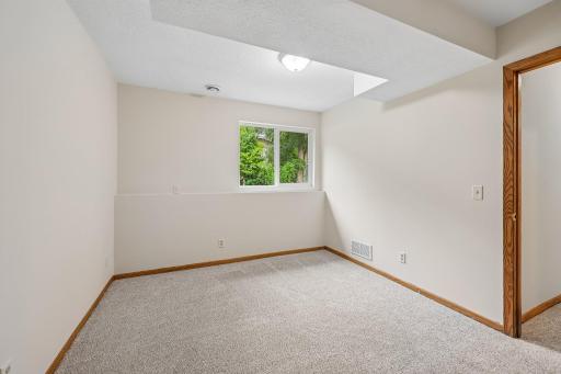 32-web-or-mls-Oliver Ave-S2708-032.jpg