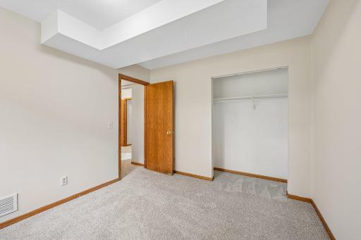 33-web-or-mls-Oliver Ave-S2708-033.jpg