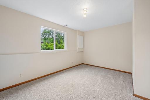 28-web-or-mls-Oliver Ave-S2708-028.jpg