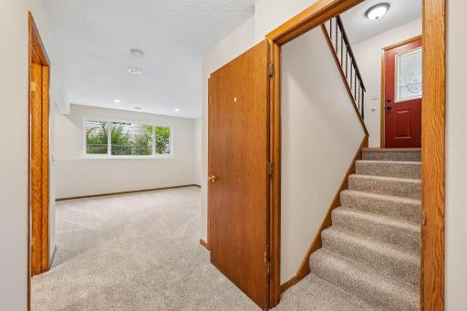 34-web-or-mls-Oliver Ave-S2708-034.jpg