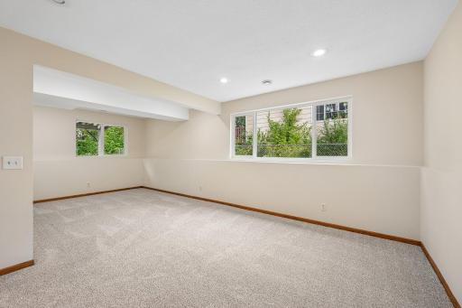 37-web-or-mls-Oliver Ave-S2708-037.jpg