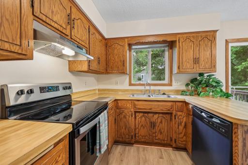17-web-or-mls-Oliver Ave-S2708-017.jpg