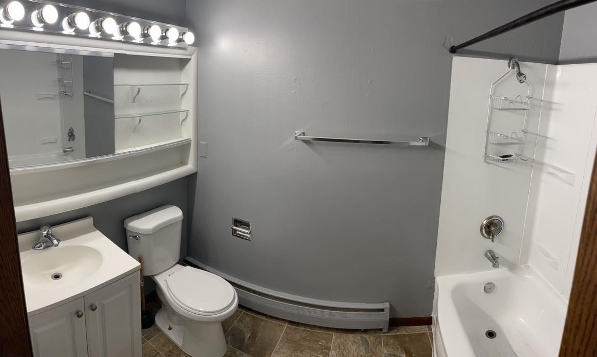 Main Bath 4.jpg
