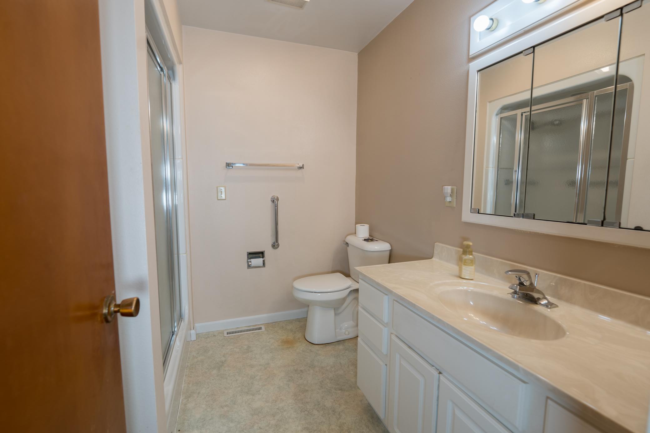 35-Full Bath.jpg