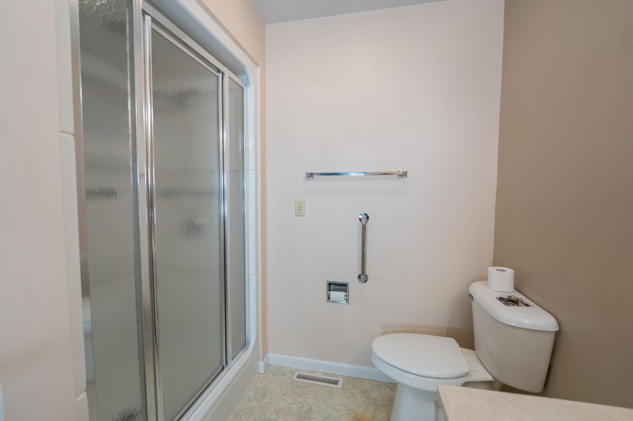 34-Full Bath.jpg