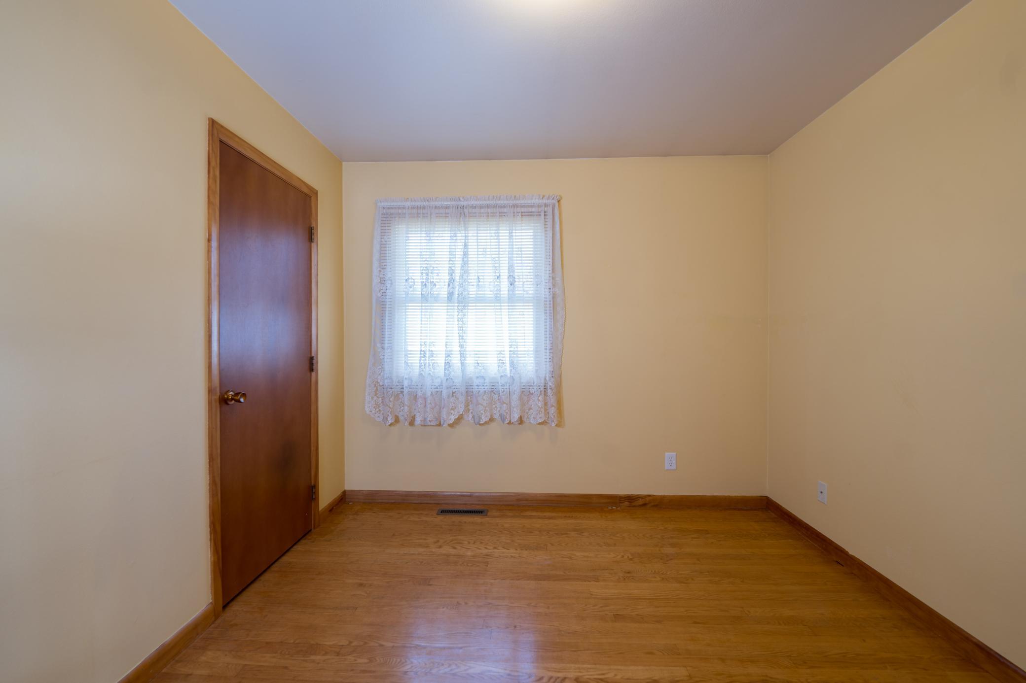 26-Bedroom 2 (2).jpg