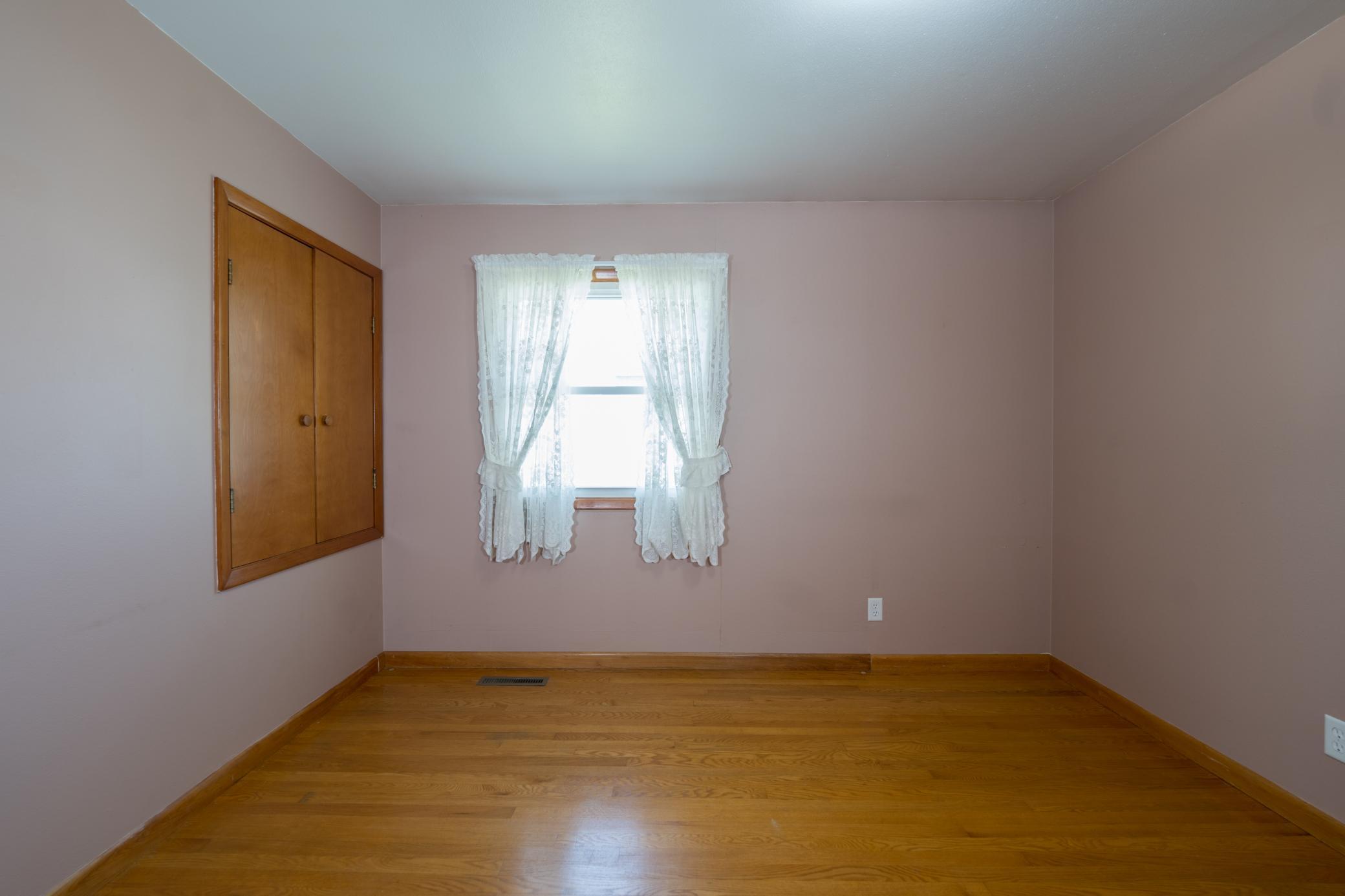 23-Bedroom 1 (2).jpg
