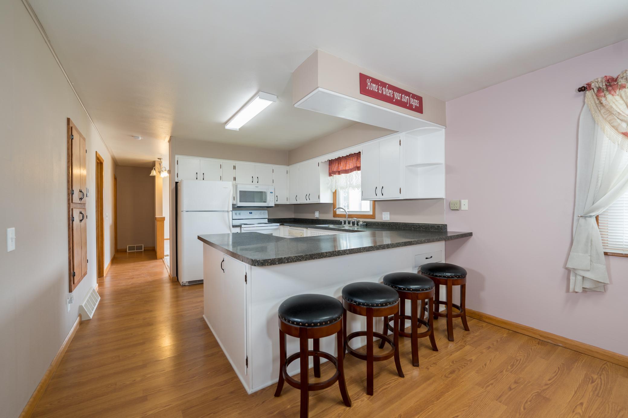 12-Kitchen.jpg