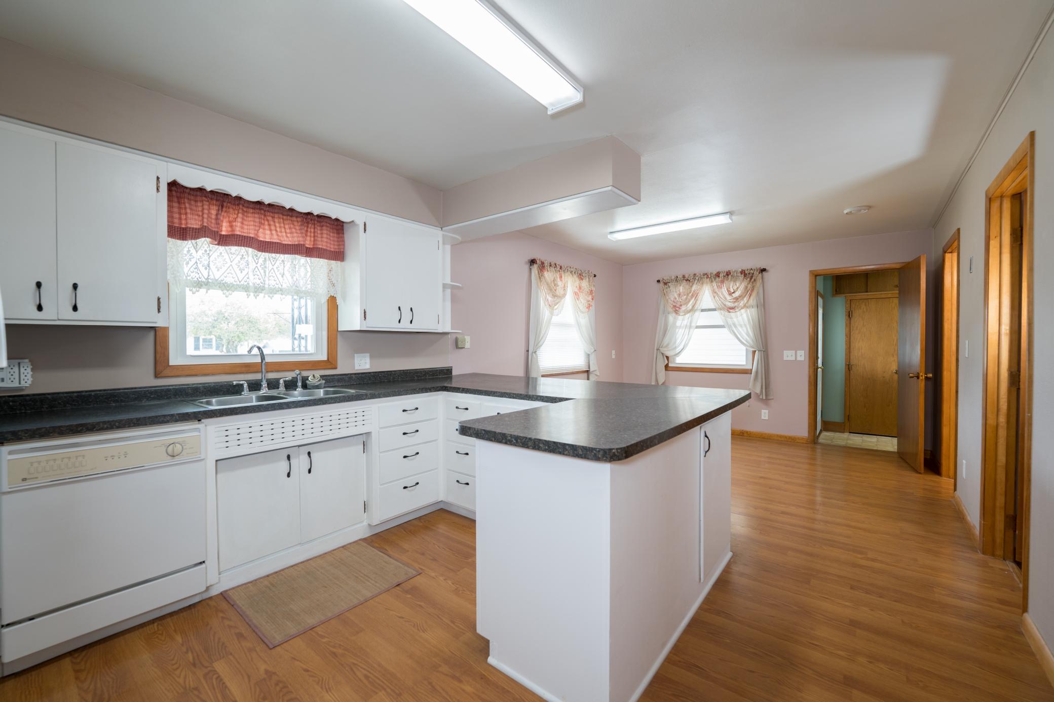 11-Kitchen.jpg