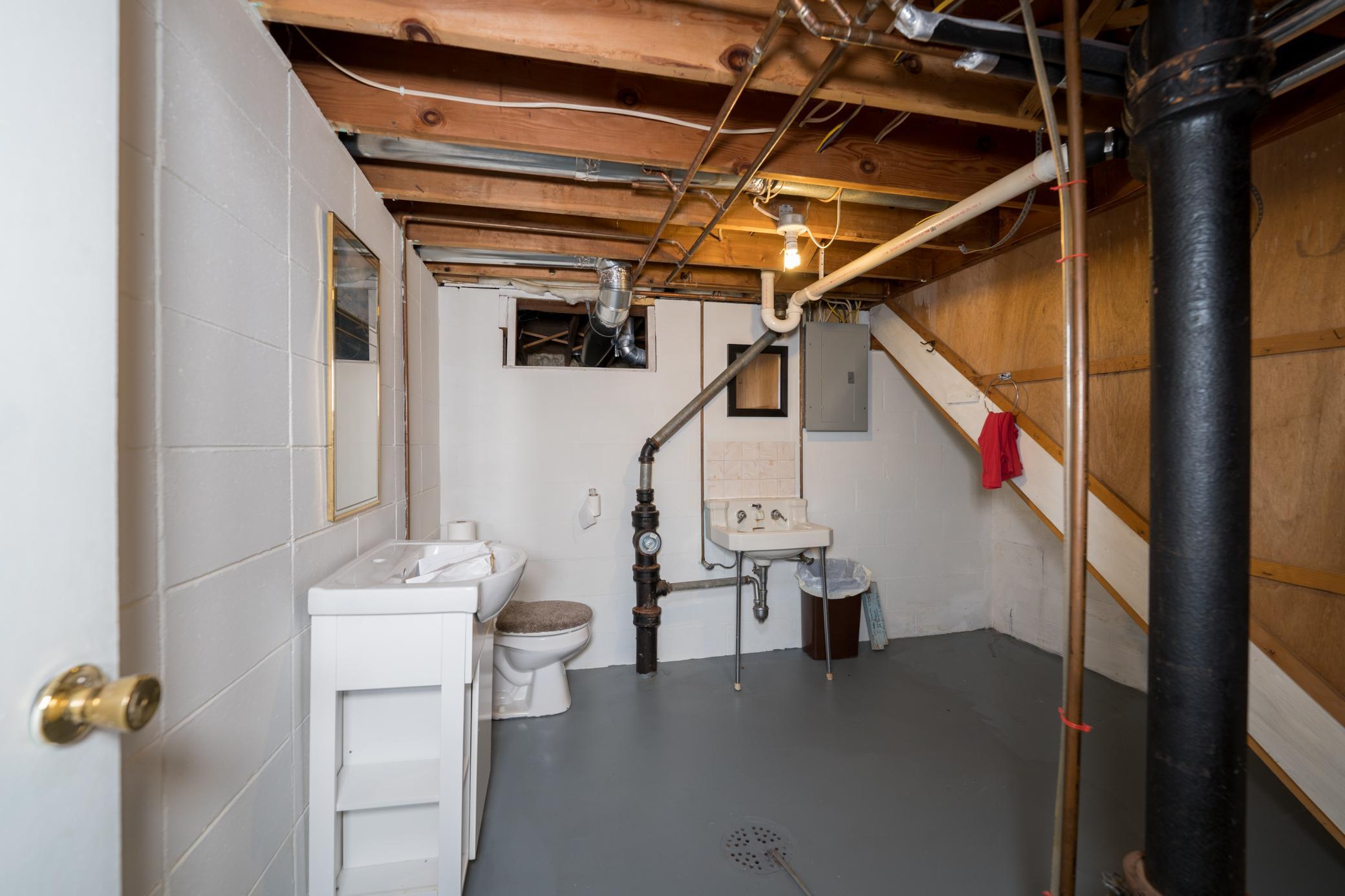 38-Basement half bath.jpg
