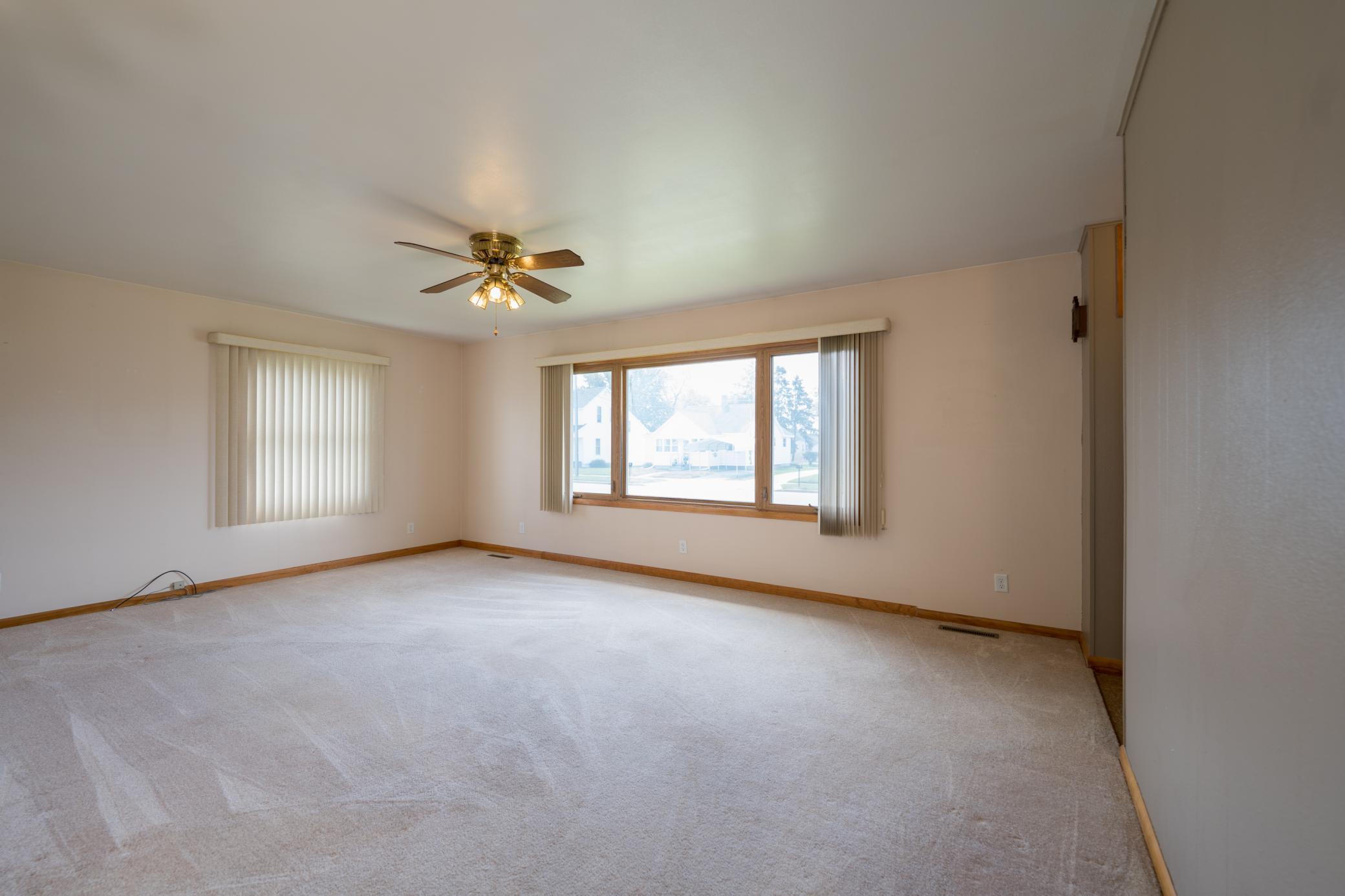 4-Living Room.jpg