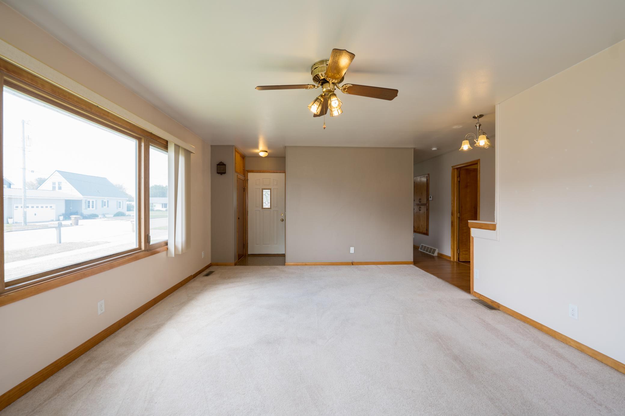 7-Living Room.jpg