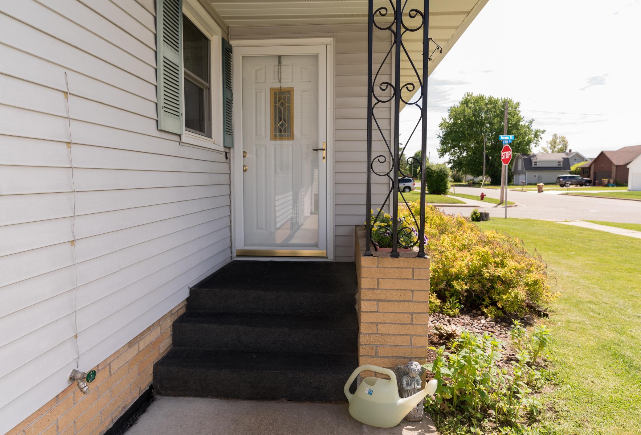 3-Entrance to house.jpg