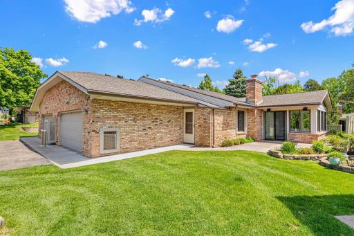 1860 Juneau Lane N, Minneapolis, MN 55447