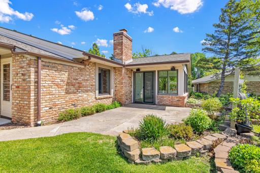 1860 Juneau Lane N, Minneapolis, MN 55447