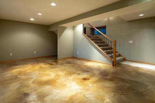 33497 Cobalt Circle NW, Cambridge, MN 55008