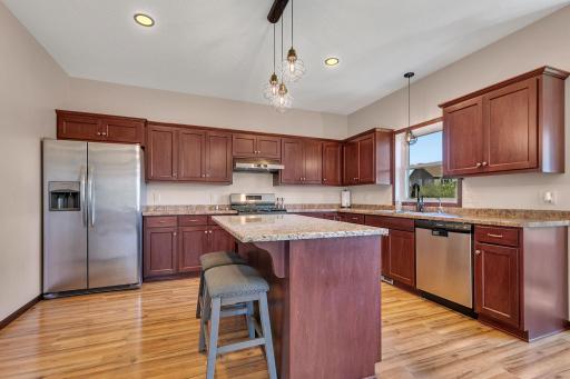 Large Center Island Perfect For Food Prep.