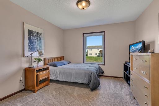 3293 Old Stone Way NE, Sauk Rapids, MN 56379