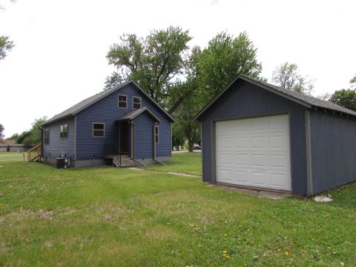 402 W Main Street, Ceylon, MN 56121