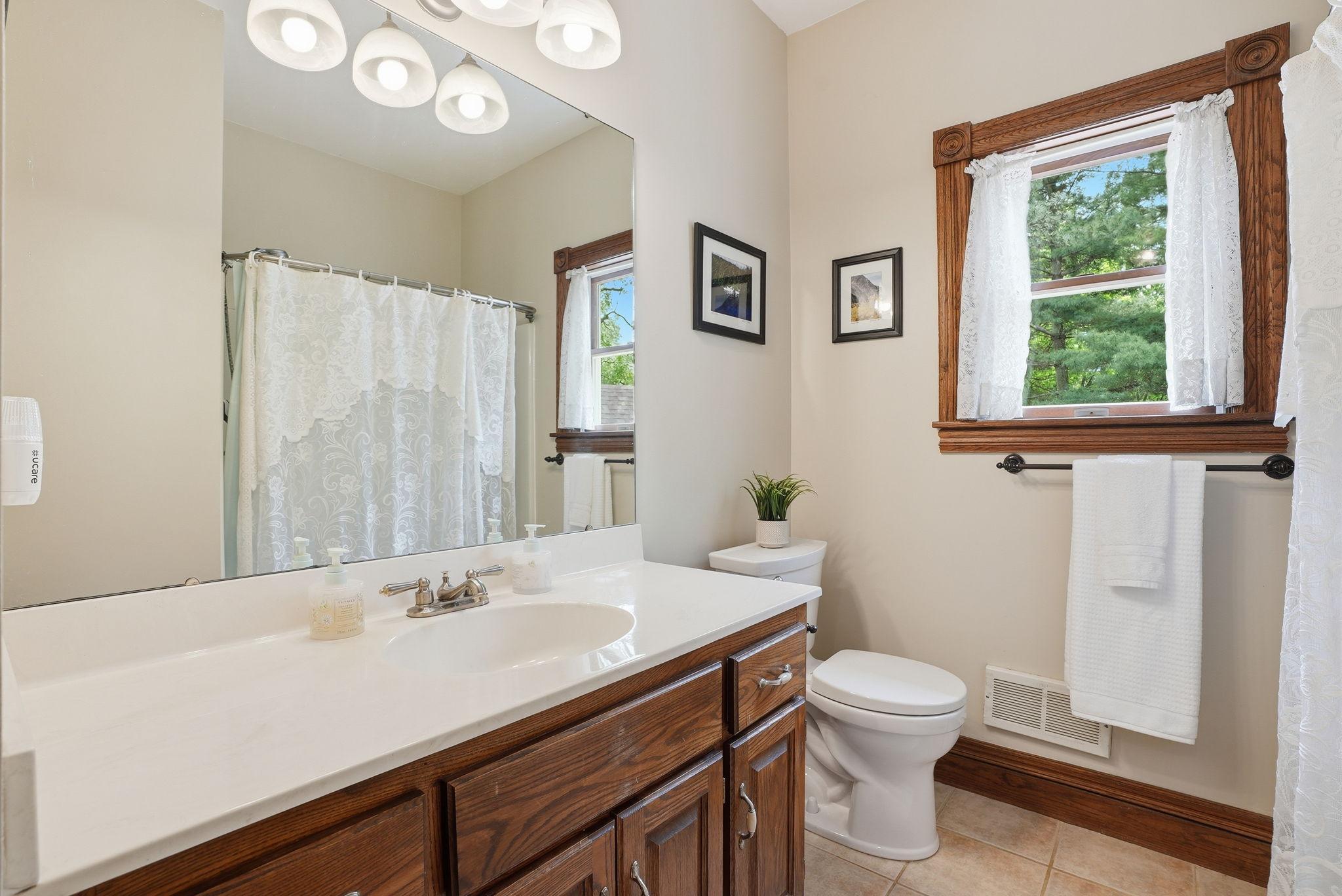Upper level full bath