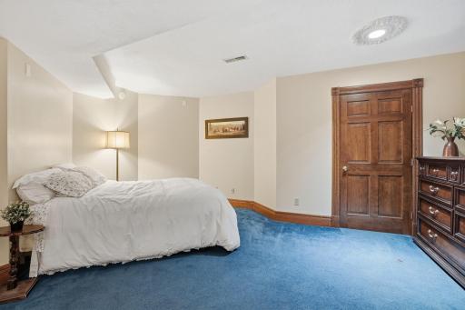 2940 Labore Road, Saint Paul, MN 55109