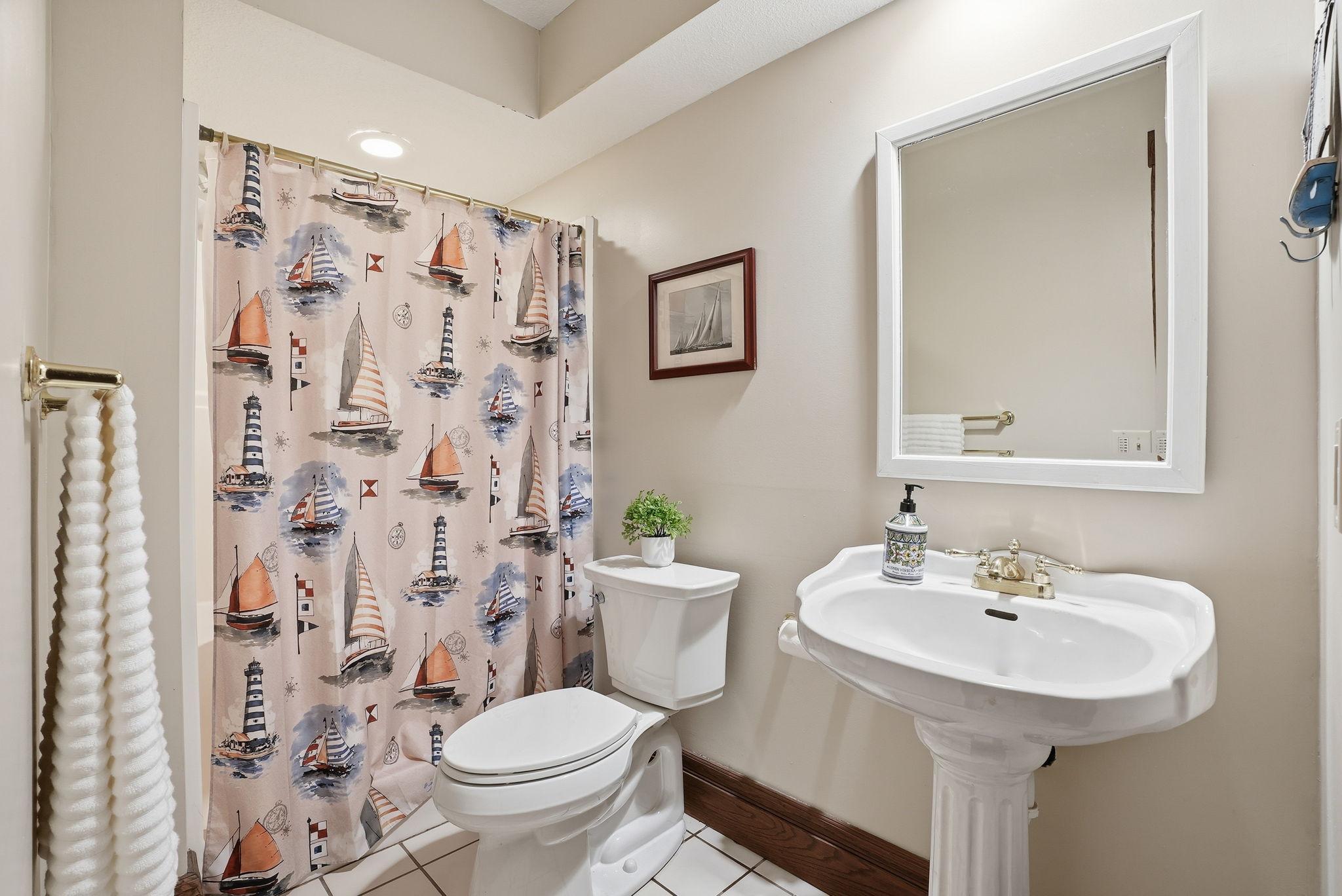 Lower level 3/4 bath.