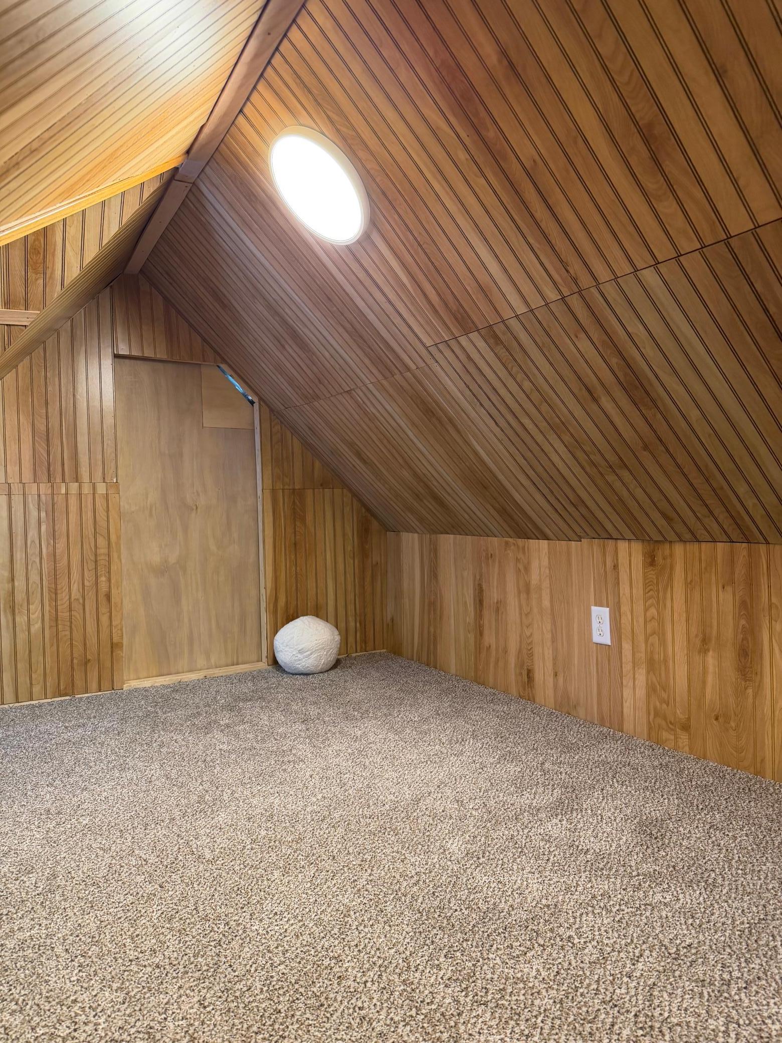 Upstairs den/office/flex space