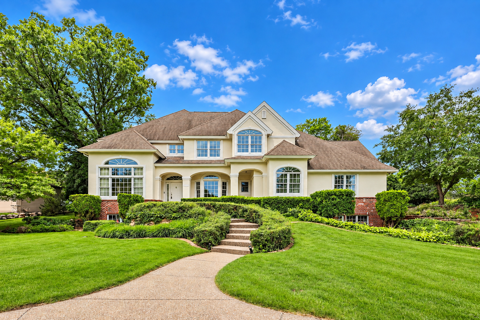 Property photo for 7631 S Bay Drive, Bloomington, MN 55438