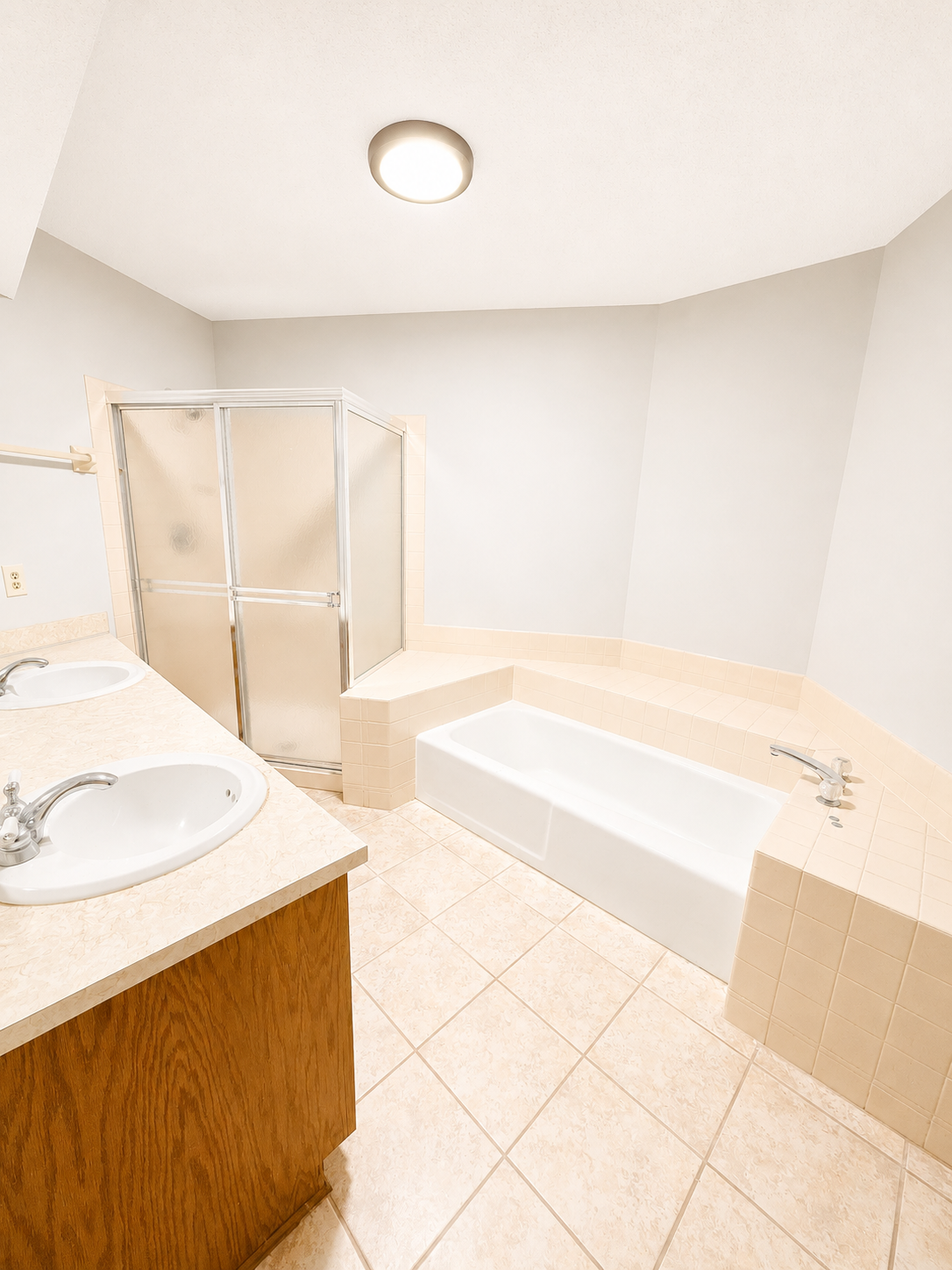 Upper Full Bath