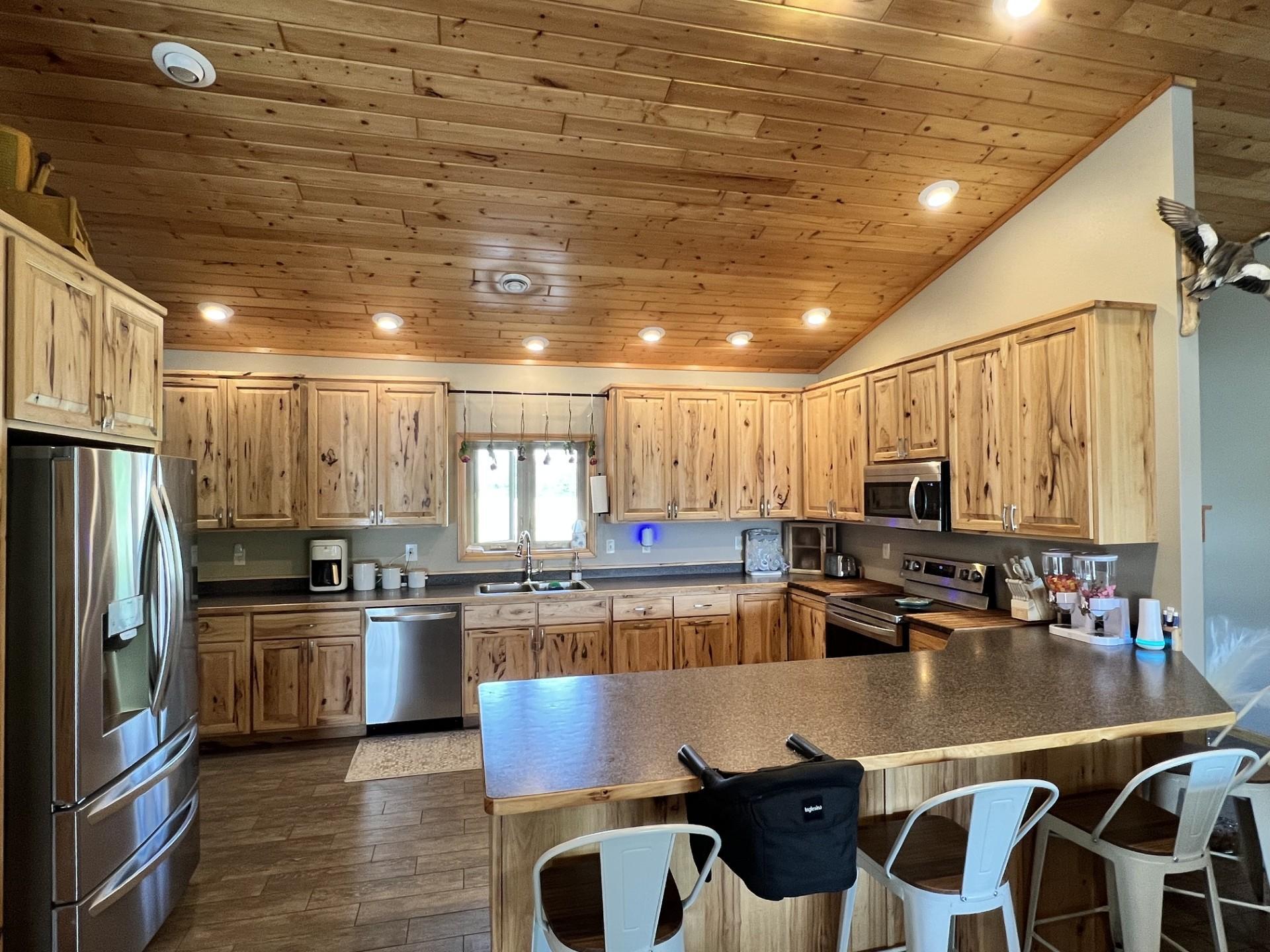 Kitchen with breakfast bar