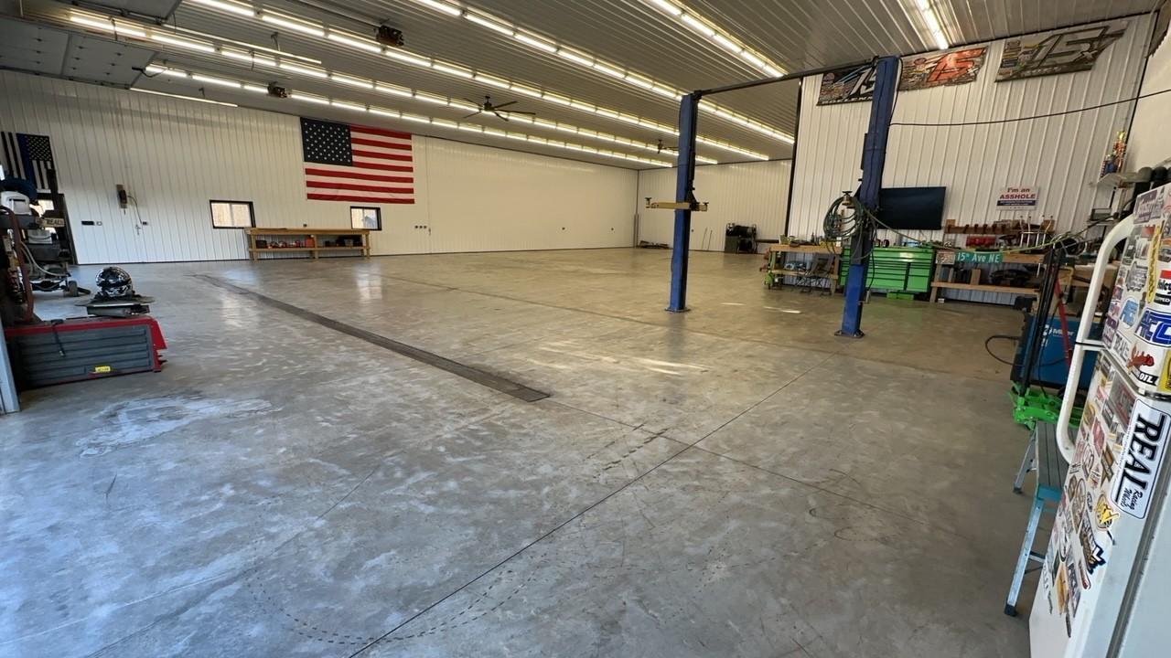 Heated workshop 76' x 100' with floor drain